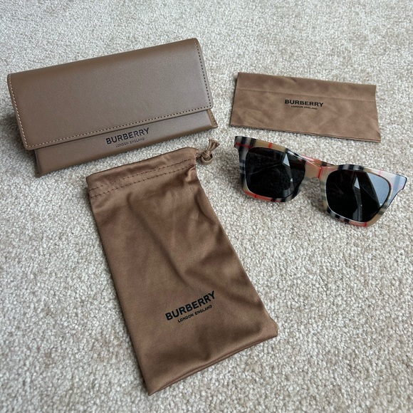 Burberry Elsa Vintage Plaid Sunglasses Black, tan & red w/ minor flaws on lens - Picture 2 of 12